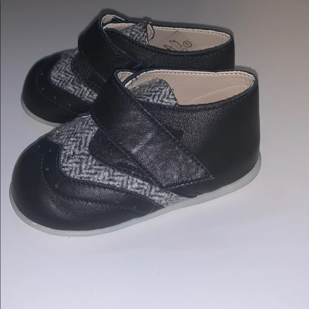 Babywalker‎ houndstooth and leather shoe